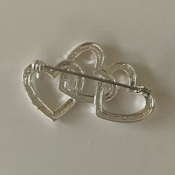 Vintage 80’s silver tone triple heart pin - Picture 3 of 3
